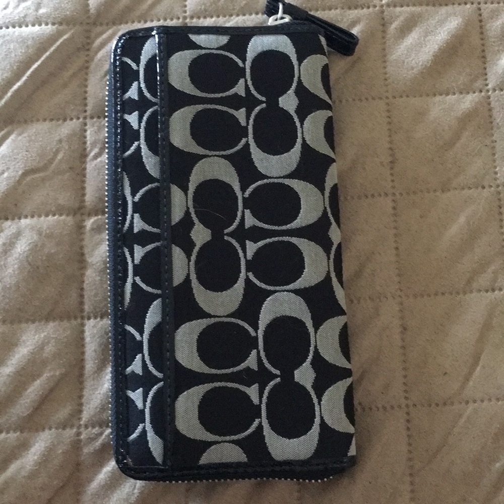 Coach - Picture 4 of 5